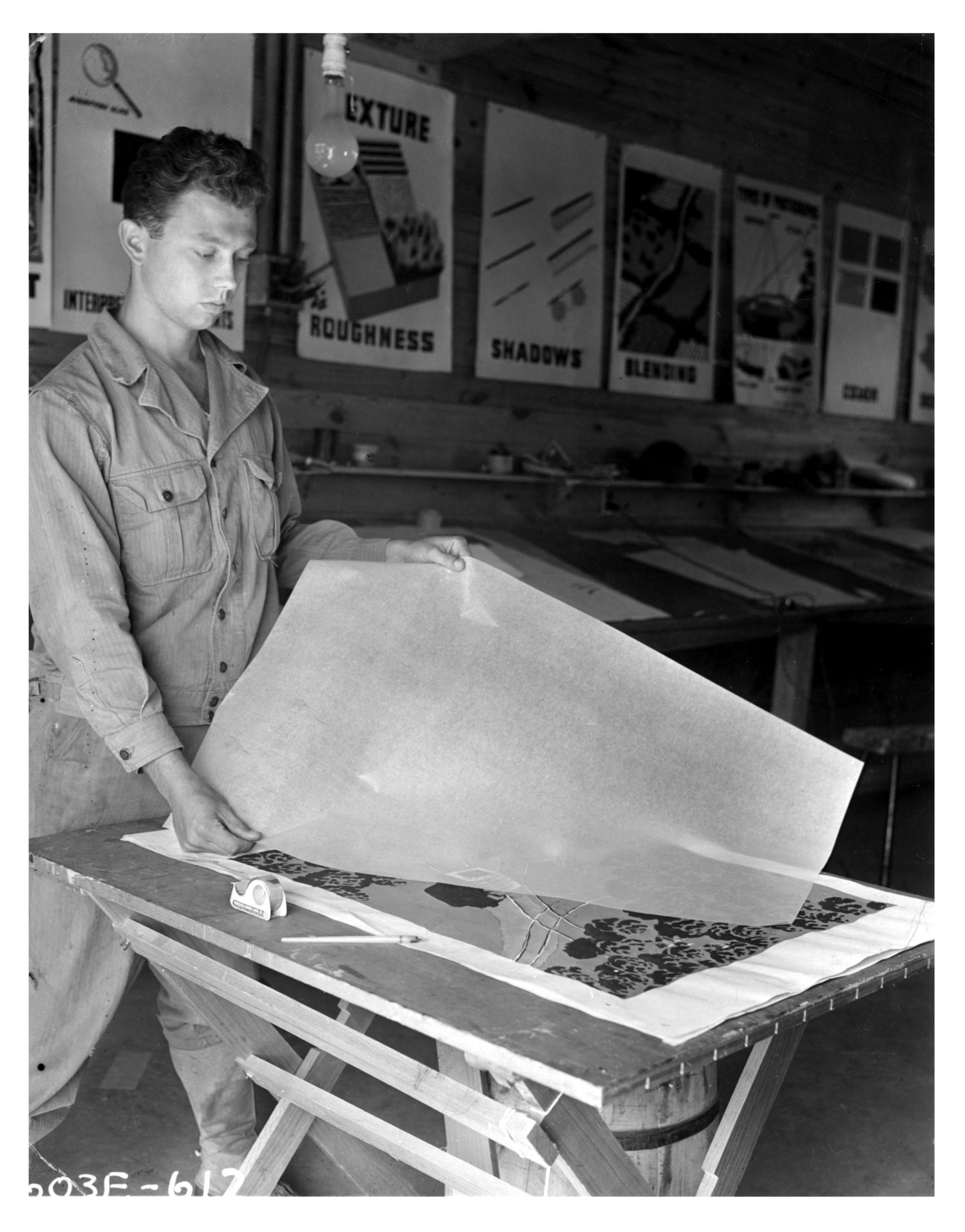 Ellsworth Kelly in his studio during the silkscreening process, 1943